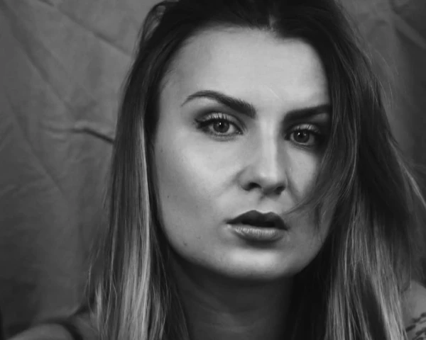 Дукурс отменил концерт в День Валентина, его бывшая жена Лаура прокомментировала смерть Паулы Дукуре