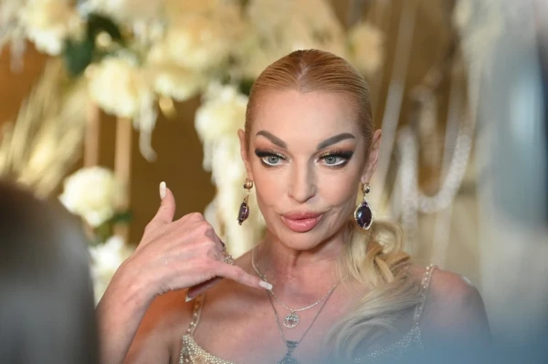 Изображение к статье: Анастасия Юрьевна всегда на связи.