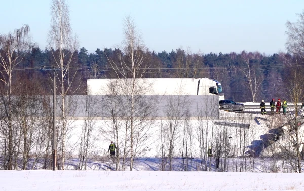 Изображение к статье: Жуть: после крупной аварии на Кекавской окружной дороге в больнице отправлены шесть человек