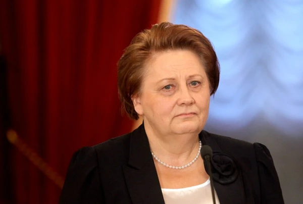 Экс-премьер Латвии призвала латышей стать умнее