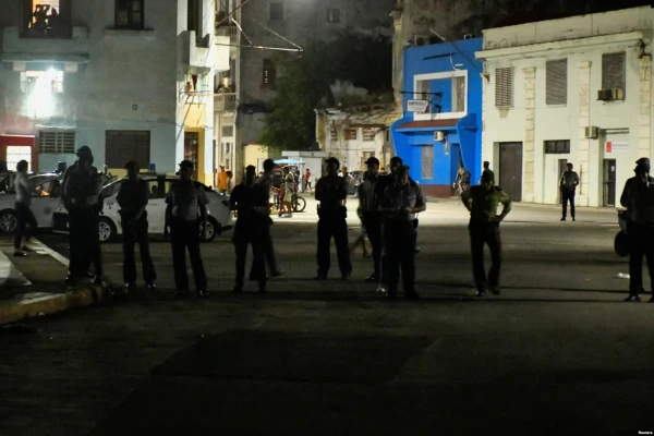 Силовики поддерживают контроль за ситуацией во время блэкаута в Гаване.