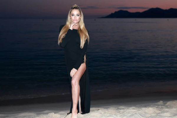 Знаменитая артистка еще вполне свежа и хороша.