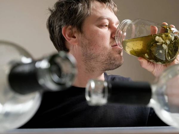 Как из квартиры в Риге выселить внука-хулигана, который издевается над бабушкой