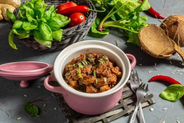 Изображение к статье: Тхабо: свинина в кокосовом молоке с рассыпчатым рисом