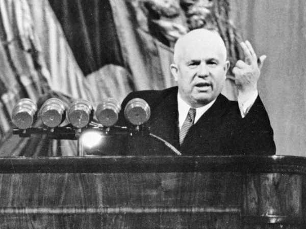 Изображение к статье: Лидер советских коммунистов привнес в противостояние Сталину свои личные обиды.