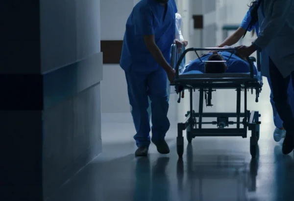 Ученые выяснили, сколько часов мозг продолжает работать после смерти человека