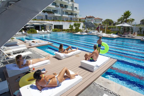 Изображение к статье: «Всё включено» не значит бесплатно: как туристы теряют деньги на курорте