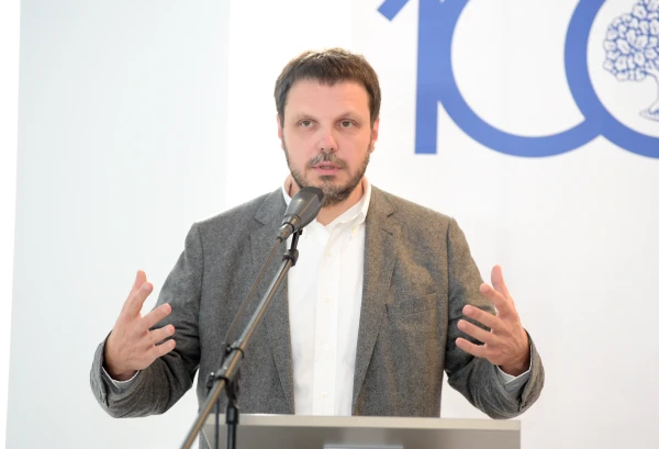 Изображение к статье: «Иногда надо и стукнуть кулаком по столу»