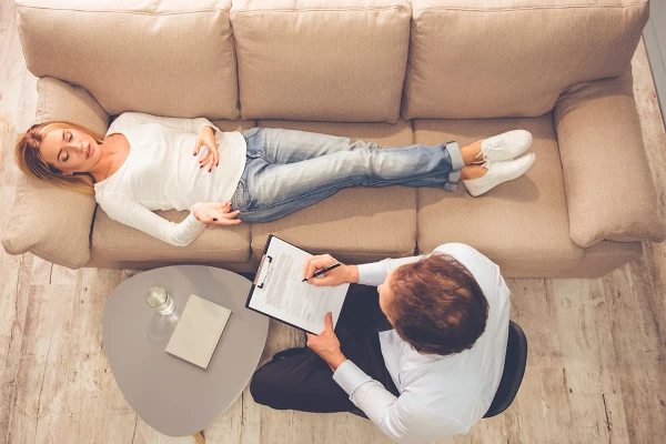 Изображение к статье: «Мне не настолько плохо»: как мы обесцениваем свои проблемы и страдаем