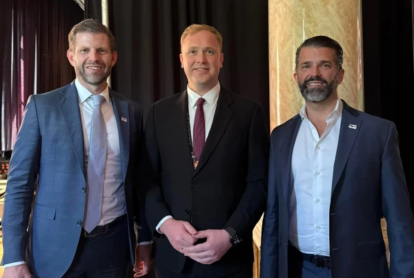 Изображение к статье: Министр «проник» в резиденцию Трампа во Флориде