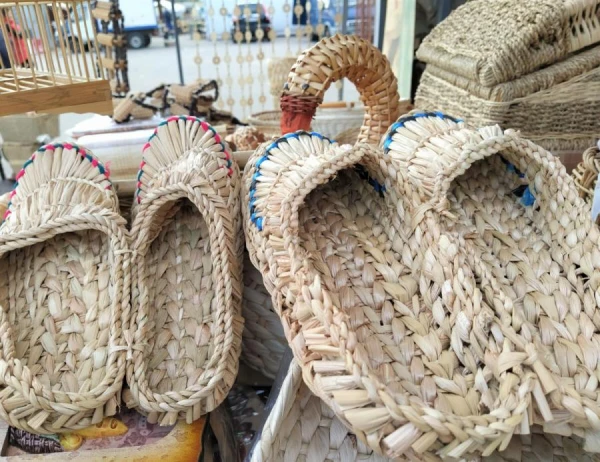 Изображение к статье: Лаптев день: почему 22 февраля запрещали восхвалять красоту девушек