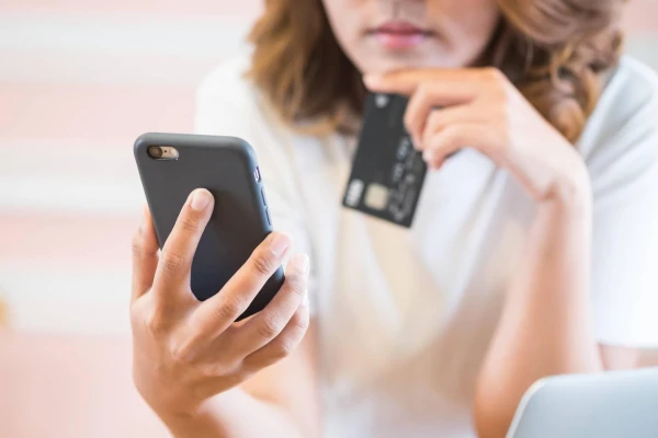 Изображение к статье: У населения Латвии выманивают по 2 млн евро в месяц: власти задумались – что делать?