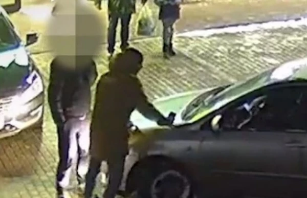 Изображение к статье: Игнорировала предупреждения и давила на газ: в Улброке очевидцы остановили пьяную женщину