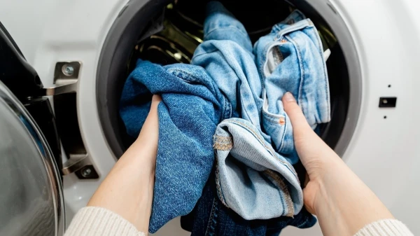 Изображение к статье: Самая большая ошибка при стирке джинсов, о которой вы даже не догадывались