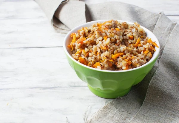 Изображение к статье: Почему я предпочитаю готовить плов из гречки вместо риса