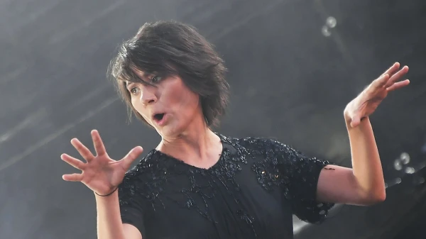 Лондон вместо Парижа: Земфира приостановила сценическую деятельность