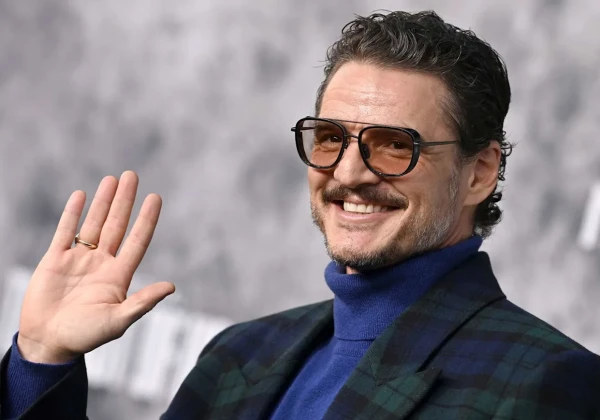 Педро Паскаль больше не скрывается? Актёра заметили в объятиях мужчины