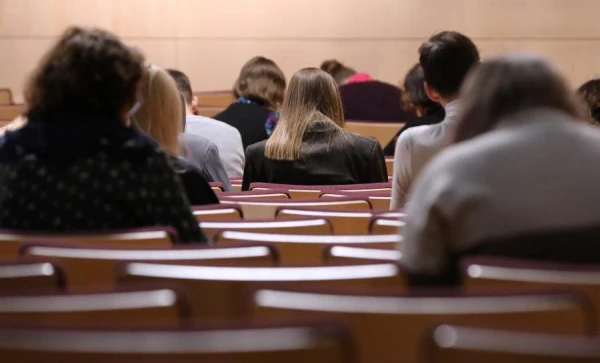 Изображение к статье: МОН предлагает создать систему изучения латышского для взрослых. Или кормушку для бюрократов?