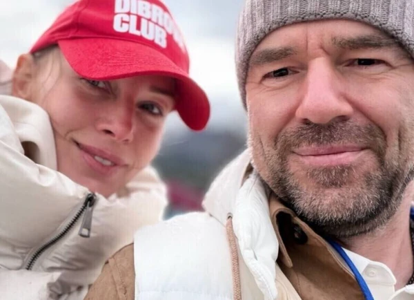 Изображение к статье: Полина Диброва с Романом Товстиком любуются айсбергами, пока ее дети выживают без гаджетов в лагере