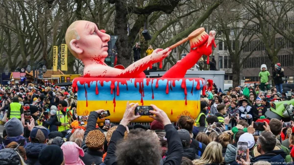 В Москве судят немецкого скульптора - оскорбляет Путина как верховного главнокомандующего