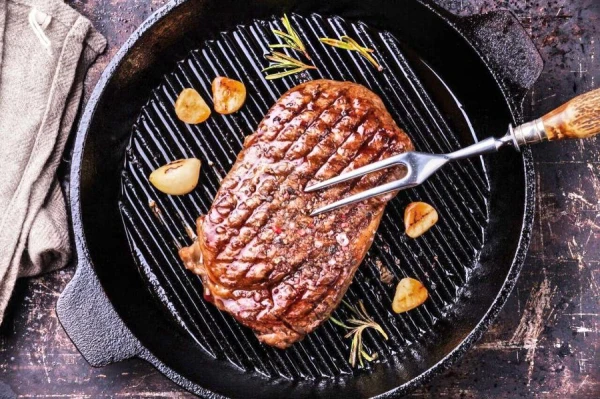 Изображение к статье: Терапевт выделил 4 причины возникновения «мясного пота»