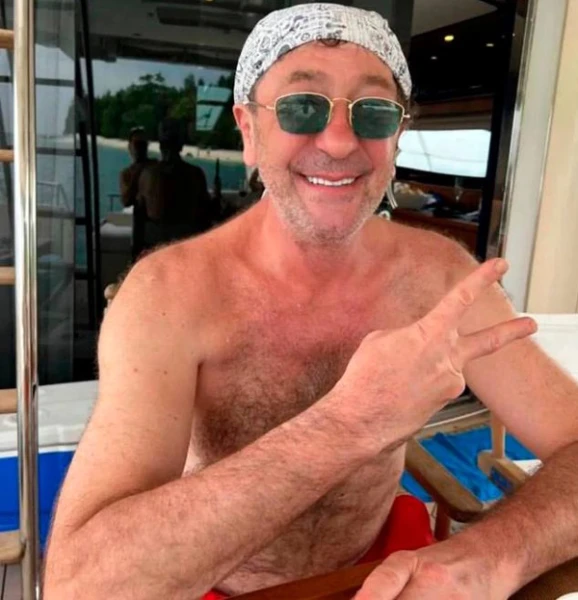 Изображение к статье: Разгульная жизнь - это то, что любит Гриша.