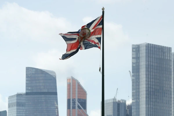 Англичане бежали: Великобритания эвакуировала персонал посольства в Иране