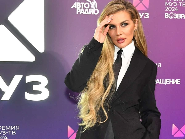 Знаменитая певица оказалась в центре громкого скандала.