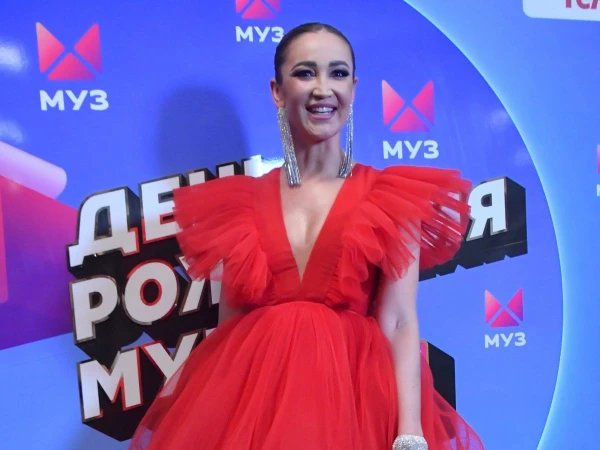 В свои года Ольга Игоревна вполне свежа и хороша.