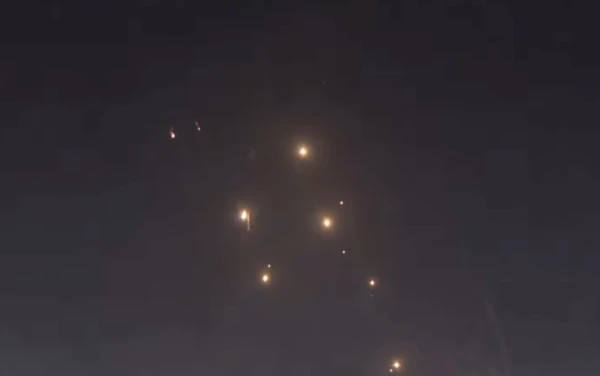 Иранские ракеты попали в здания под Тель-Авивом