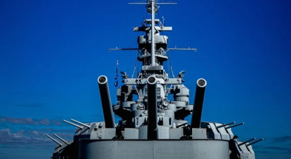 Изображение к статье: США сообщили об уничтожении эсминца иранских ВВС