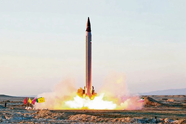 Иран нанес удары ракетами по трем танкерам США и Британии