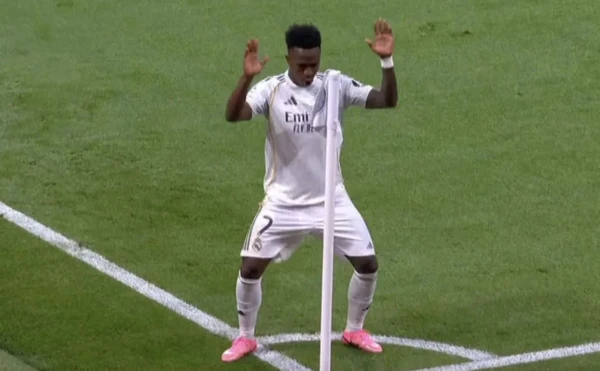 Изображение к статье: Инфантино о скандале с Винисиусом: если игрок закрывает рот и говорит что-то с расистским подтекстом, его нужно удалять