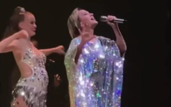 Зачем в шоу Булановой появились беременные танцовщицы