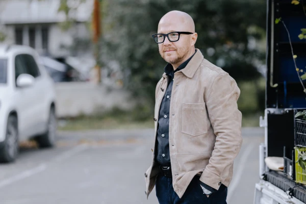 В амплуа врача-общественника.