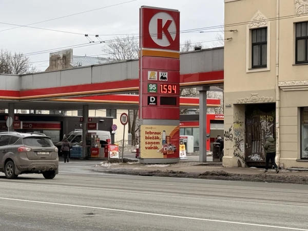 Изображение к статье: Рига, улица Бривибас, 14:00 вторника 3 марта.