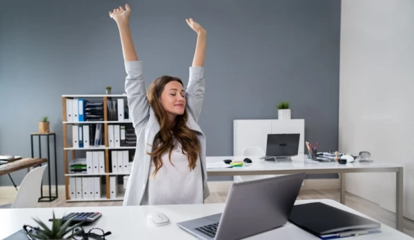 Изображение к статье: Растяжка для тех, кто целый день сидит на работе