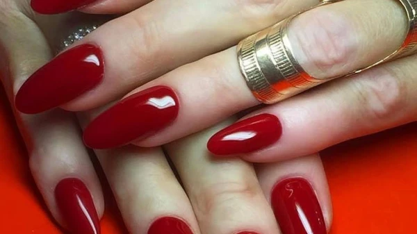 Изображение к статье: Дамы и не подозревают, кто делает их пальчики.