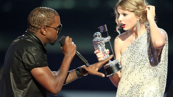 Изображение к статье: Раньше с ним совместно выступала и Тэйлор Свифт.