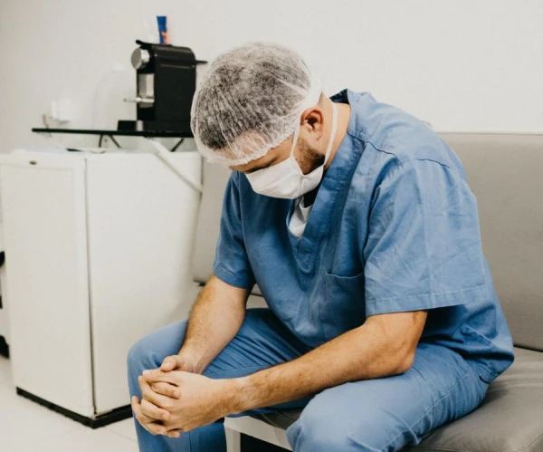 Изображение к статье: Врач Навального жалеет, что потратил три года на изучение латышского