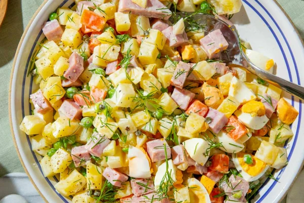 Постный «Оливье»: как приготовить любимый салат без мяса и яиц