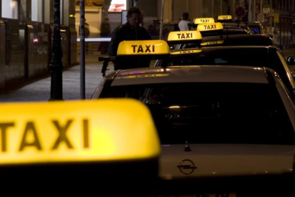 Изображение к статье: Таксисты грозят забастовкой из-за цен на топливо