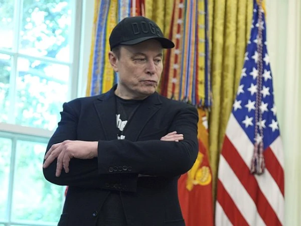 Изображение к статье: Его заботит не только космос, но и земные траты.