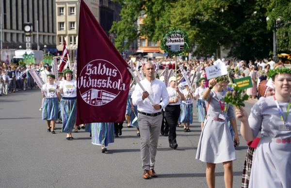 Изображение к статье: Салдусская средняя школа усиливает изучение русского языка. Что говорит директор?