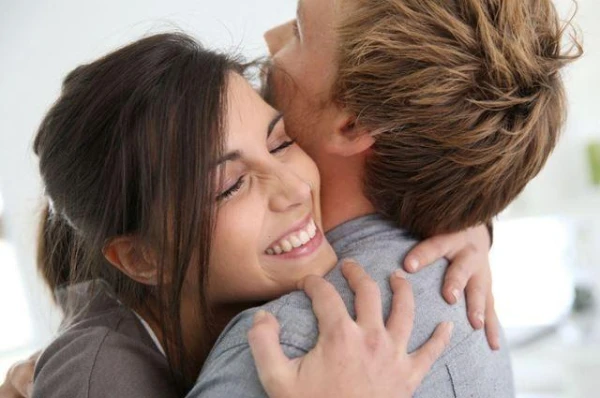 Изображение к статье: Действительно ли объятия способствуют улучшению здоровья?