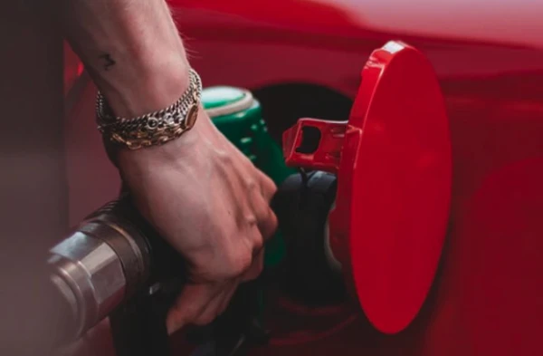 Началось: в одной стране жителей призвали экономить топливо на фоне войны США в Иране