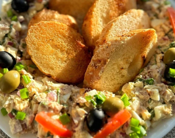 Закуска из тунца в виде веночка: простой и вкусный рецепт