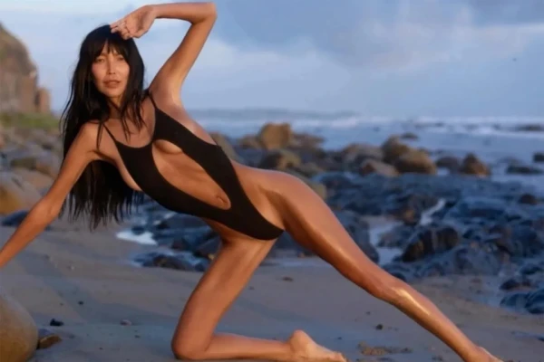 Эта Дариночка весьма стройна.