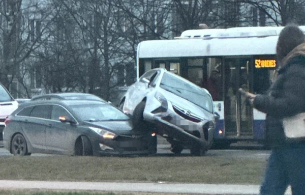 Изображение к статье: В Риге произошла курьёзная авария