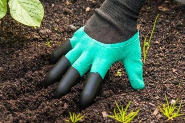 Изображение к статье: Три метода ускорения таяния снега на даче